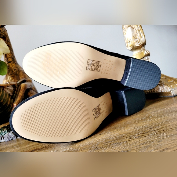 White House Black Market Women's Ankle Boots Suede Leather Embroidered US 7.5 - Picture 9 of 13